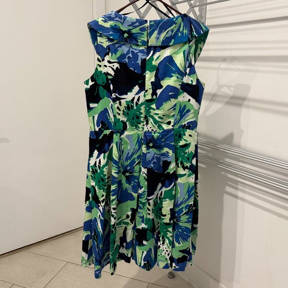 Calvin Klein Floral-Print Fit & Flare Dress, collared with V-neck, size 14 - Picture 3 of 4